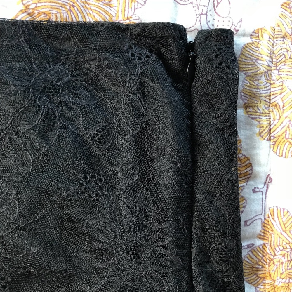 ❤️ GUESS BLACK LACE SKIRT❤️ - Picture 3 of 4